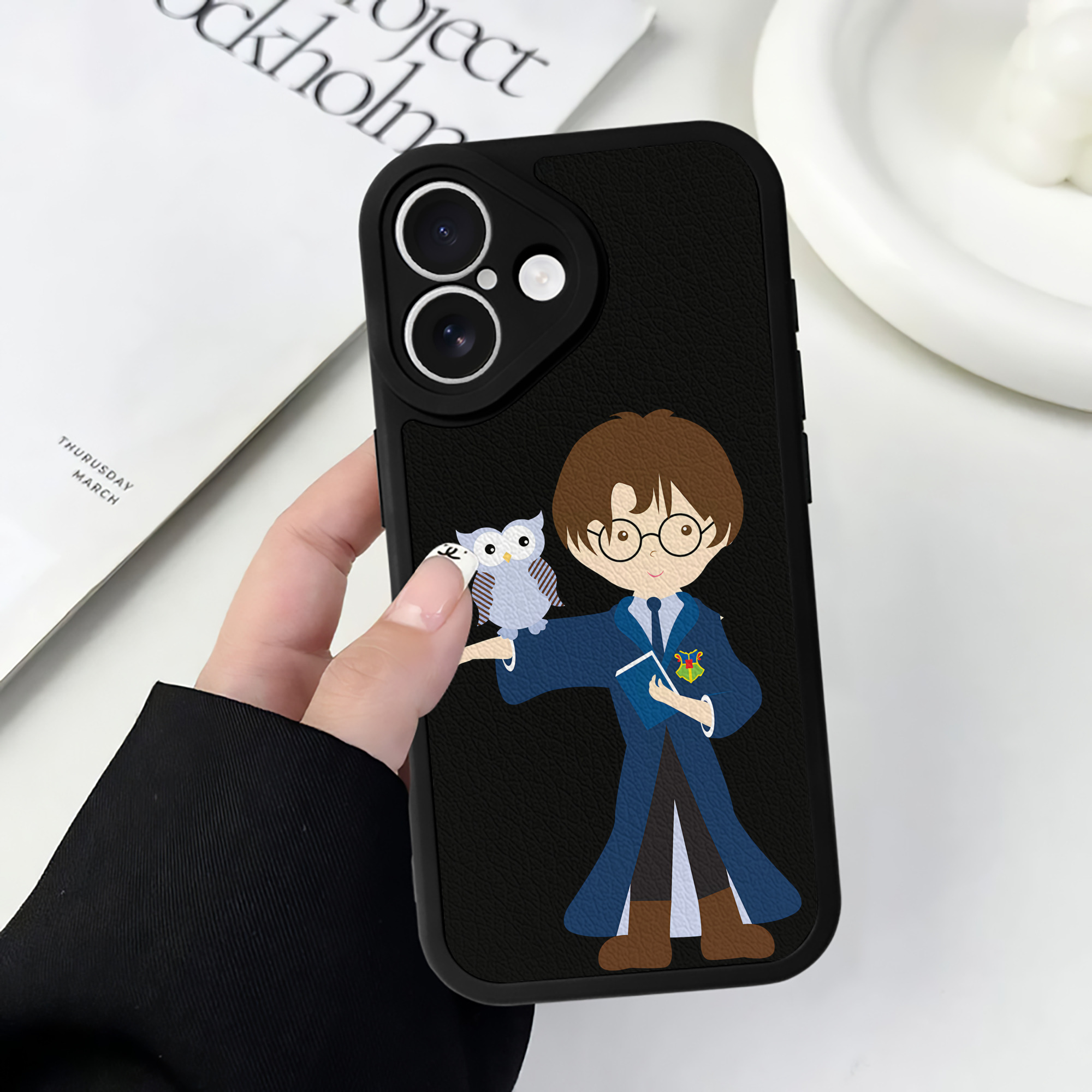 （画像用） Harry Potter ハリー・ポッターシリーズ 【iPhone 16シリーズ対応】シリコンスマホケース（レザー調） 材質：シリコン